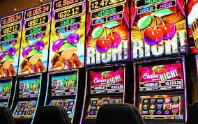 lxtoto link platform interface showing Liga 1 markets, live casino tables, and slot games
